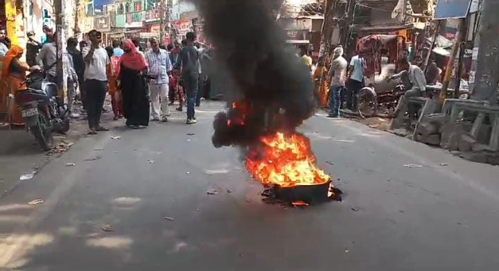 पटना:भोलू हत्याकांड मामले में दो लोग गिरफ्तार, परिजन शव को सड़क पर रखकर न्याय की लगा रहे गुहार