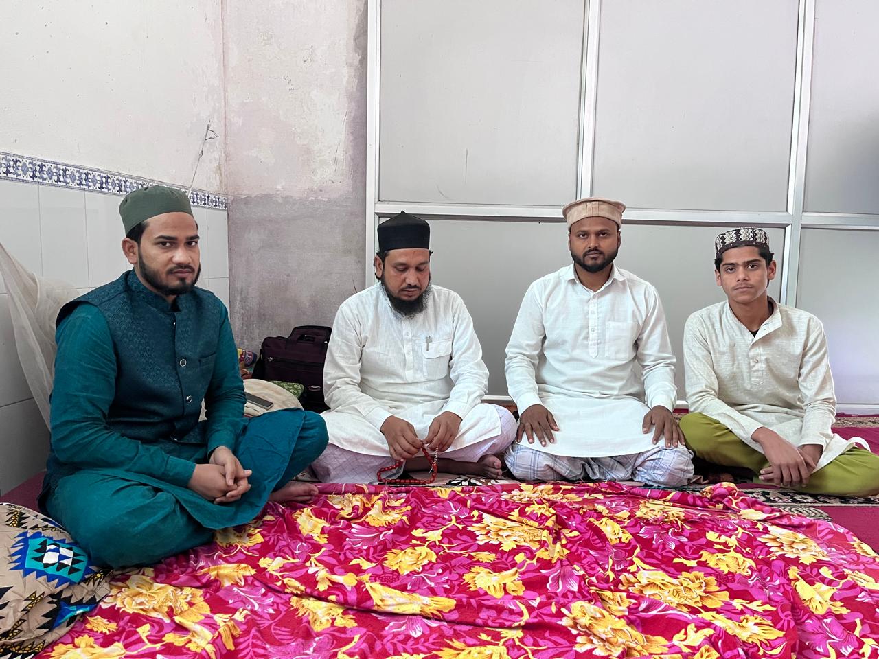 रमजान के तीसरे अशरे की शाम से इत्तेकाफ़ में बैठे लोग, ईद का चांद देखने के बाद ही आएंगे बाहर: मौलाना अहमद अली खान