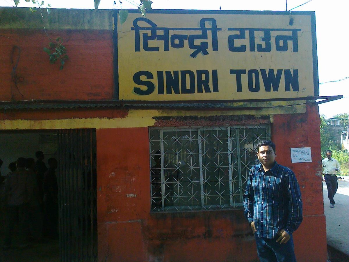 धनबाद के सांसद और सिंदरी के विधायक की परीक्षा लेने को क्यों बैठी है सिंदरी, पढ़िए इस रिपोर्ट में !