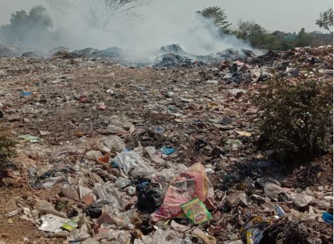 कागजी घोड़े पर सवार जामताड़ा प्रशासन,  कचरे के ढेर में दफ़न हुआ स्वच्छ भारत अभियान, मंत्री के सिपहसालार ने आंदोलन का दिया अल्टीमेटम