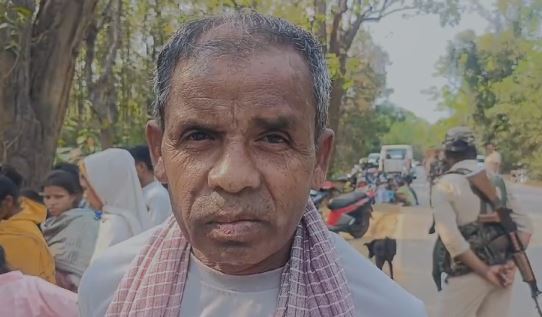 स्कूटी को 30 मीटर दूर घसीट कर ले गई तेज रफ्तार ट्रेलर, महिला की मौत, ग्रामीणों ने किया सड़क जाम