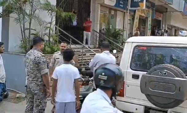 जमशेदपुर में अपराधियों के हौसले बुलंद, बुजुर्ग महिला से चैन छिनतई में नाकाम अपराधियों ने की फायरिंग, पढ़ें पूरा मामला