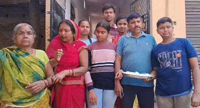 पश्चिमी चंपारण की बेटी प्रिया जायसवाल ने रचा इतिहास, बिहार बोर्ड 12वीं परीक्षा में बनीं साइंस टॉपर, पढ़ें उसके संघर्ष की कहानी