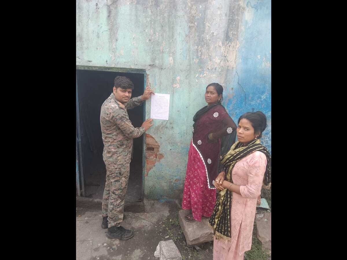 झरिया का बहुचर्चित धनंजय यादव हत्याकांड : पुलिस ने किन छह फरार आरोपियों के घर चिपकाये इश्तेहार, पढ़िए