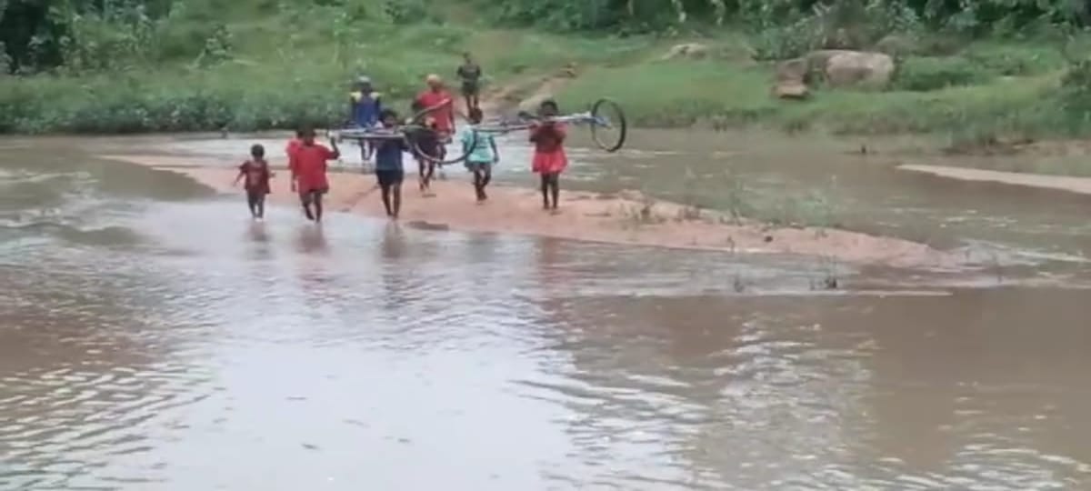 आजादी के 75 साल भी बुनियादी सुविधा के लिए तरस रहे सिसई के ग्रामीण