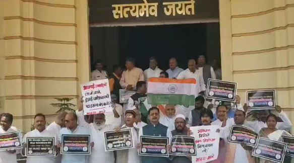 बिहार विधानसभा में वक्फ बिल को लेकर विपक्ष का जोरदार हंगामा, अध्यक्ष ने 2 बजे तक की कार्यवाही स्थगित  