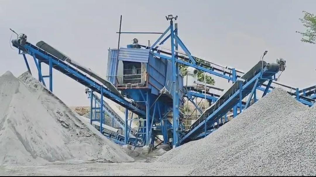 गढ़वा जिले में पत्थर माफियाओं का आतंक, ब्लास्टिंग के दहशत में दर्जनों ग्रामीण घर छोड़ने को हो रहे मजबूर