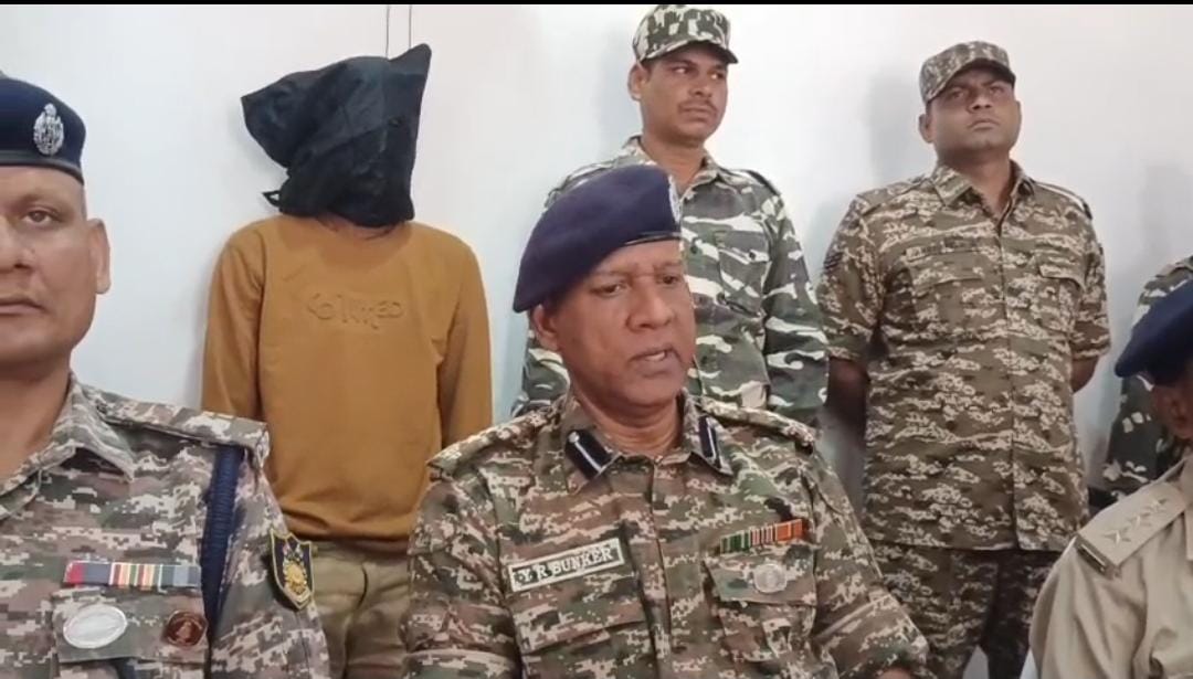 Breaking: लातेहार में उग्रवादी संगठन जेजेएमपी का एरिया कमांडर मुरारी भुईयां गिरफ्तार, किसी बड़ी घटना को अंजाम देने की बना रहा था योजना