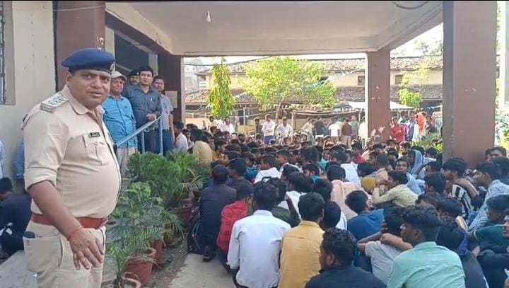 नेटवर्किंग कंपनी वाले युवकों को बंधक बनाकर करवाते थे काम, पुलिस ने भारत-नेपाल रक्सौल सीमा से 400 युवकों को कराया मुक्त