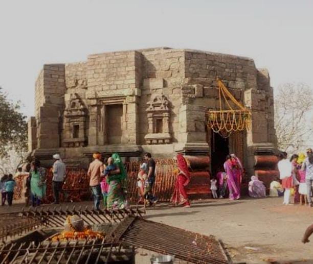 ये है विश्व का सबसे पुराना मां दुर्गा का मंदिर, जहां मां ने किया था मुंड राक्षस का वध, नवरात्रि के दौरान खूब उमड़ती है भीड़