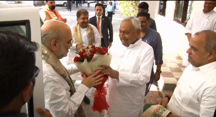 मुख्यमंत्री आवास के अंदर NDA घटक दल के नेताओं के फोटो सेशन में गृह मंत्री अमित शाह भी हुए शामिल, पढ़ें क्या कहा