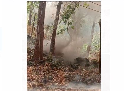 सारंडा के जंगलों में नक्सली हलचल फिर तेज! बरामद किए गए दो आईईडी बम, सुरक्षा बलों ने किया नष्ट