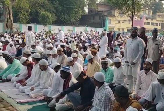 लौहनगरी में धूमधाम से मनाई जा रही ईद, नमाज अदा कर मांगी गई अमन-शांति की दुआएं