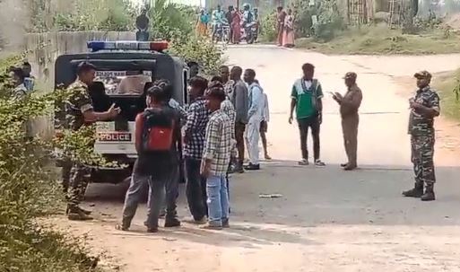 चाईबासा: रेलवे ट्रैक में बैठकर खींच रहा था फोटो, तभी अचानक आ गई ट्रेन, 5 साल के मासूस समेत युवक की मौत