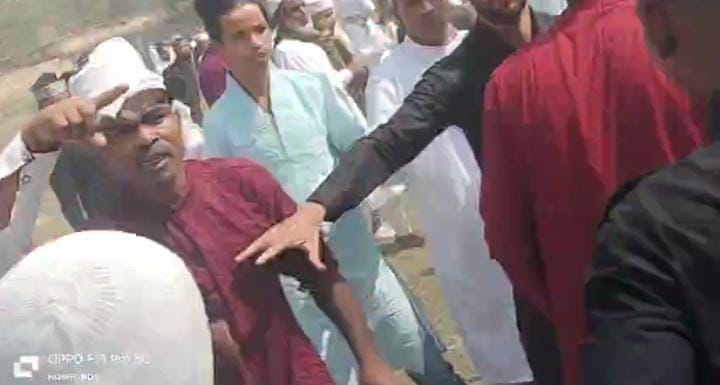 किशनगंज: रणक्षेत्र में तब्दील हुआ ईदगाह, आपस में भिड़े बिहार और बंगाल के नमाजी, लाठी डंडों से कर दी एक-दूसरे की पिटाई