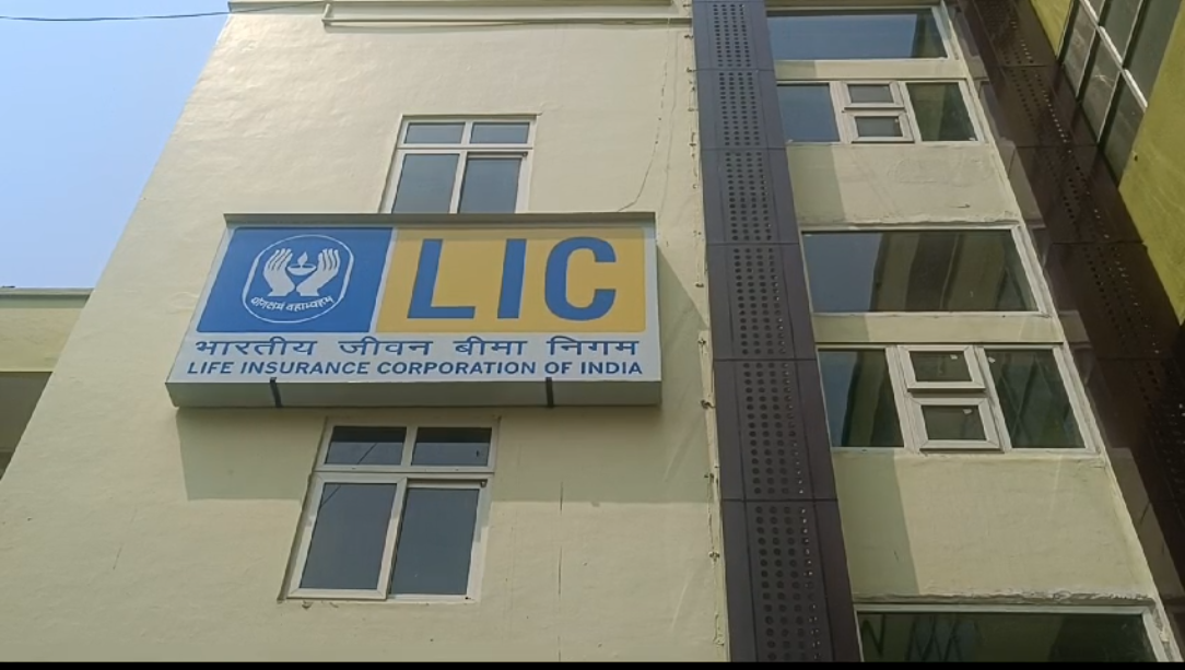 जमशेदपुर: बिस्टुपुर के एलआईसी ब्रांच में लाखों रुपए की चोरी,  55 लाख से अधिक गायब होने की आशंका, जांच में जुटी पुलिस
