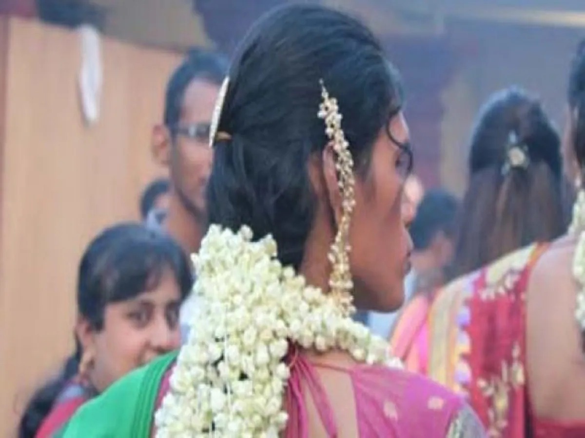 अरे शबनम ये तो फर्जी है, असली किन्नर के नाम पर लोगों को ठगने का करता है काम, घंटों चला हाई वोल्टेज ड्रामा, देखें वीडियो