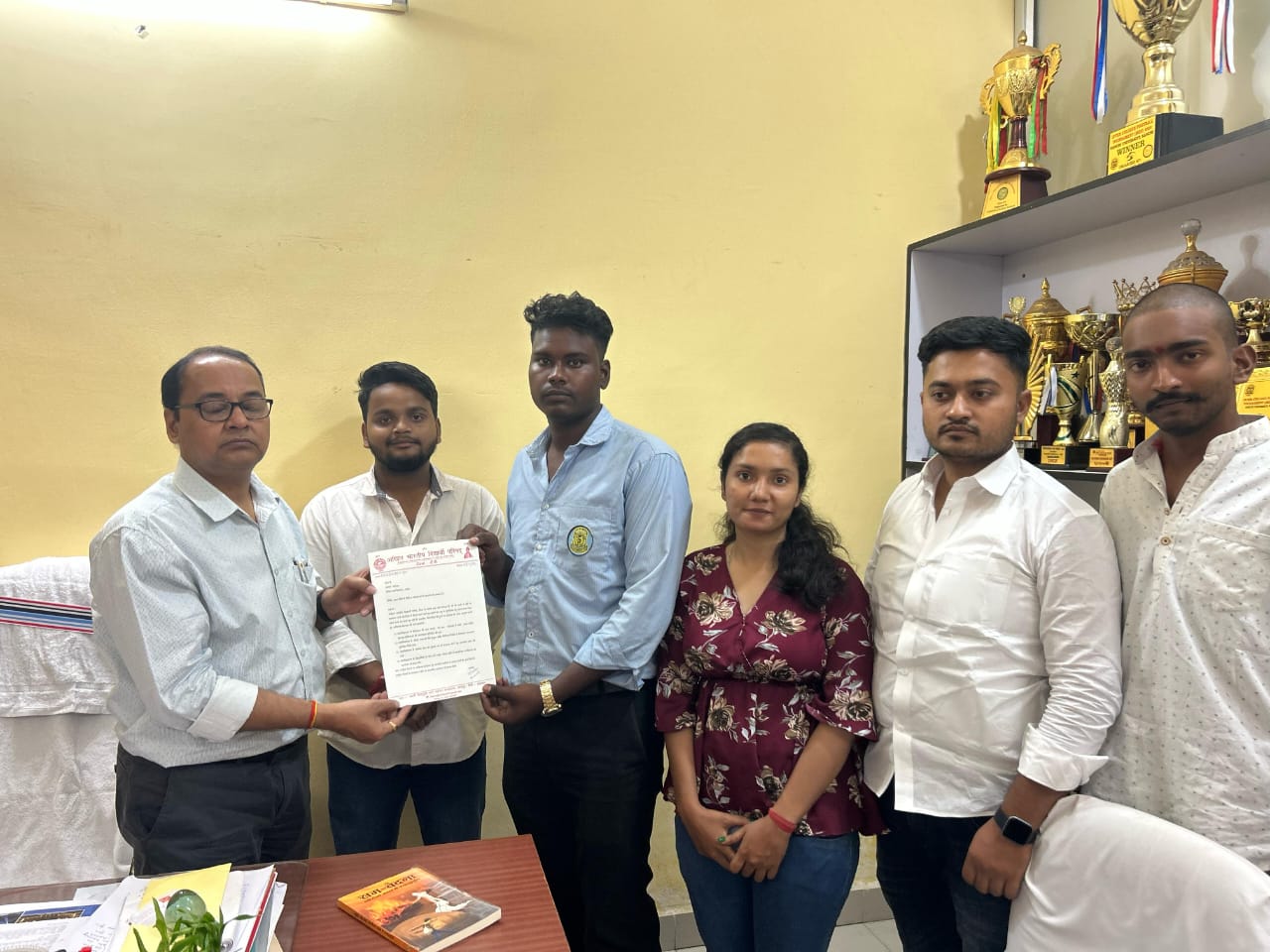 अभाविप के शिष्टमंडल ने चार सूत्री मांगों को लेकर डोरंडा महाविद्यालय के प्राचार्य को सौंपा ज्ञापन