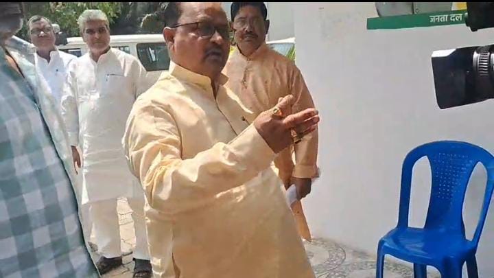 आप दामाद हैं क्या? फिर विवादों से घिरे जदयू विधायक गोपाल मंडल, पत्रकारों से कह दी ऐसी बात कि मांगनी पड़ गई माफी