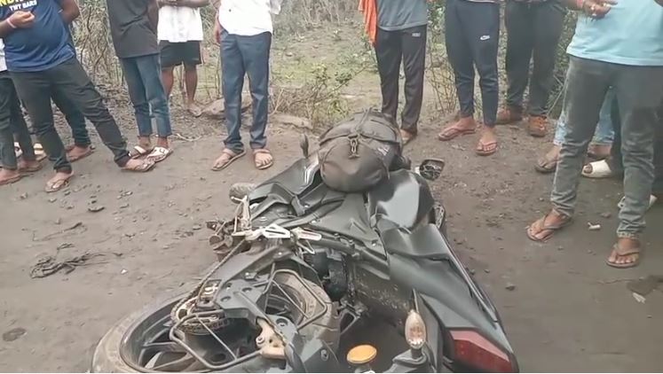 बोकारो में सड़क दुर्घटना: ट्रक ने बाइक सवार को कुचला, हादसे में पुलिस जवान की मौत