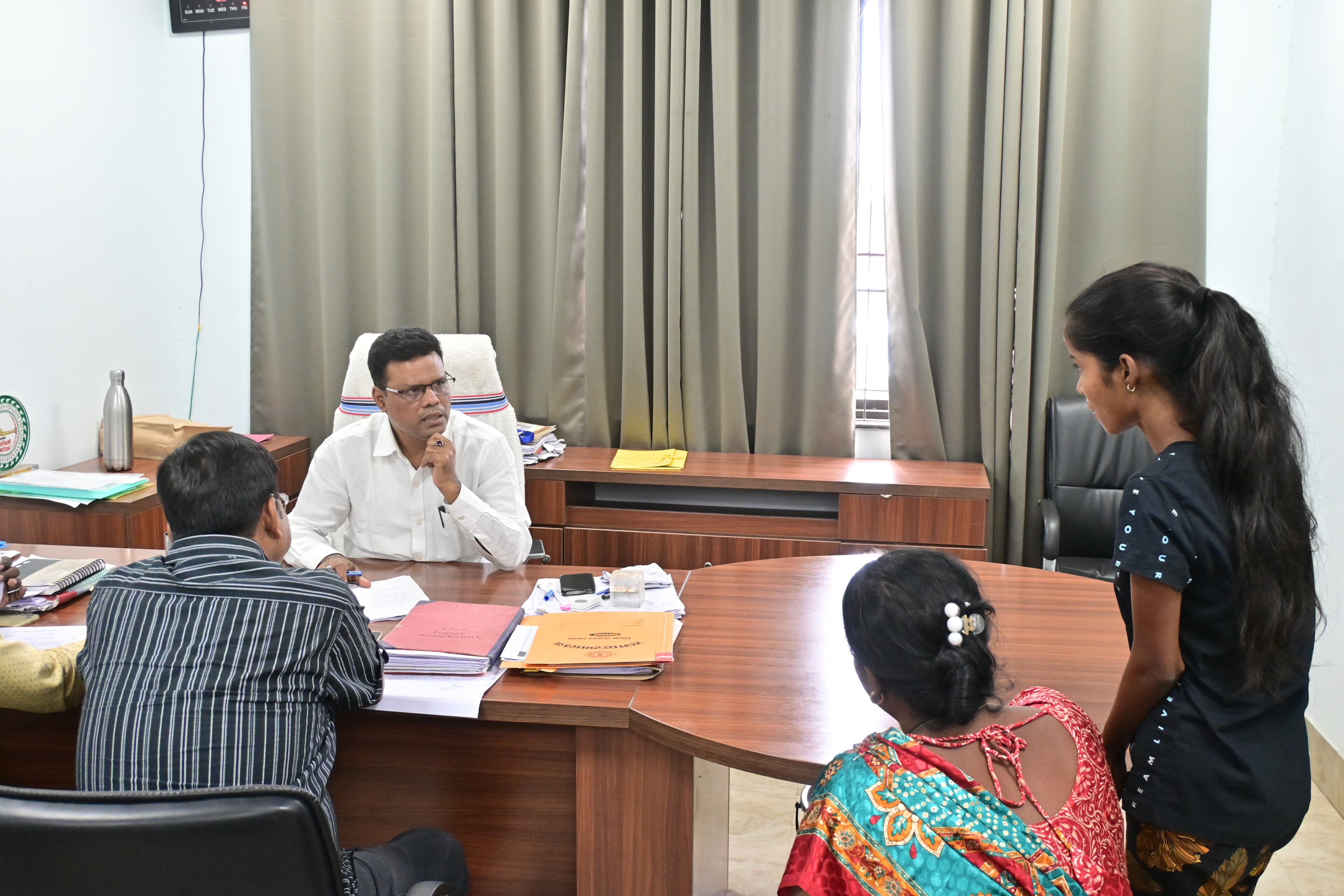 हुजूर! जमीन मेरी लेकिन मुआवजे का भुगतान किसी और ने ले लिया,पढ़िए कहां की गई यह शिकायत