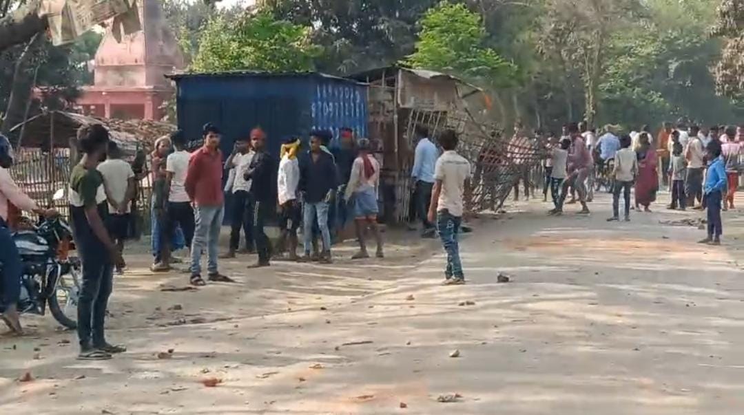 हे भगवान! दुकानदार ने नहीं दिया उधारी, तो ग्राहक ने गुस्से में कर दी पिटाई, देखिए फिर कैसे रणक्षेत्र में तब्दील हो गया माहौल