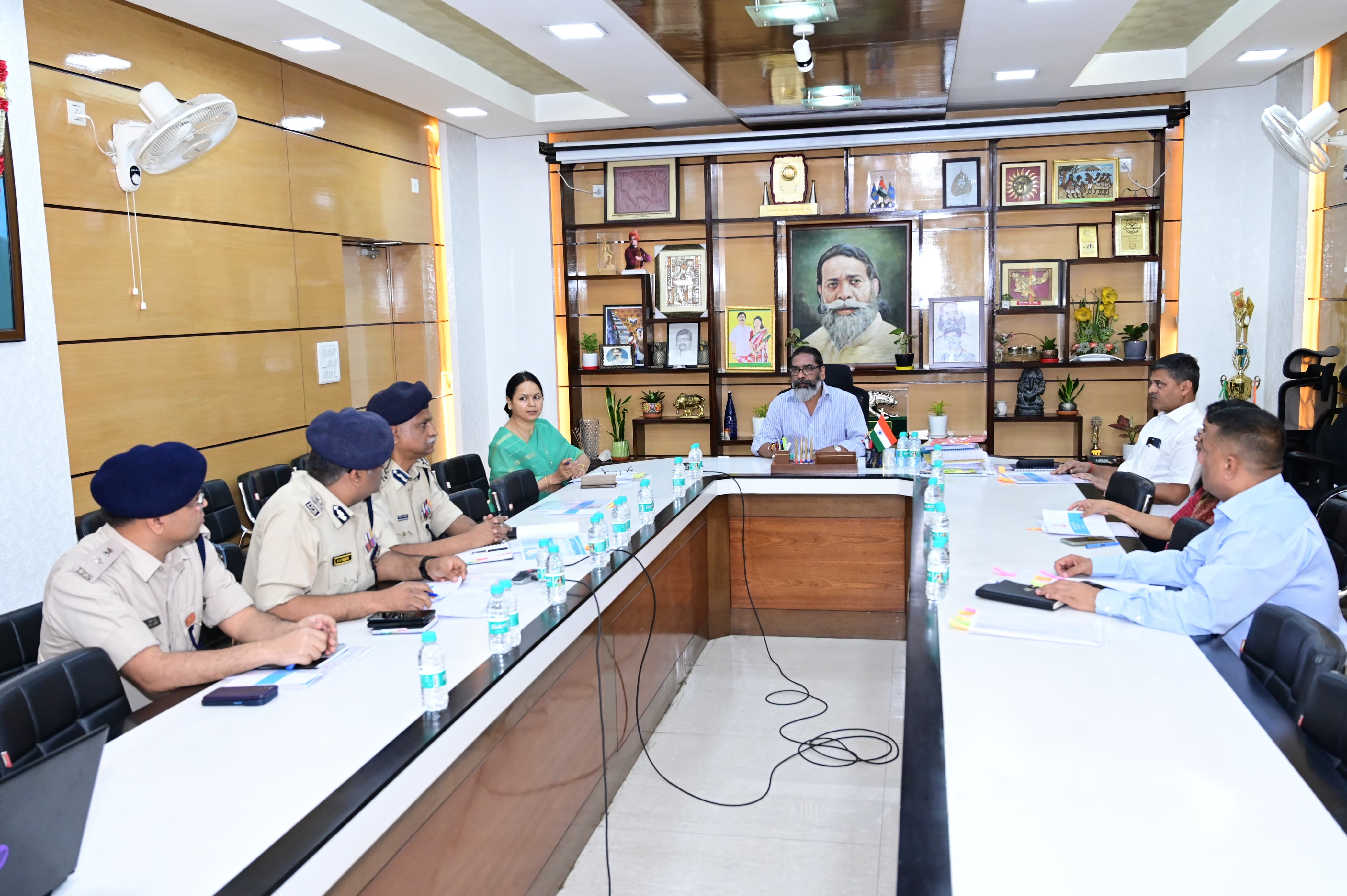 सीएम हेमंत सोरेन ने अधिकारियों के साथ की बैठक, रामनवमी जुलूस पर विधि-व्यवस्था बनाए रखने के दिए आदेश