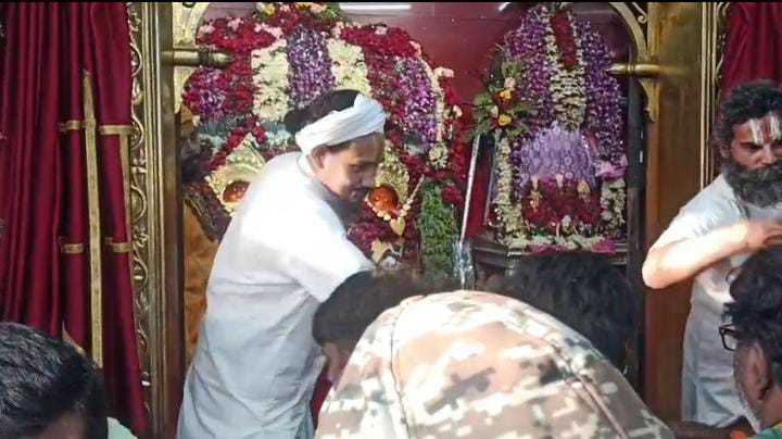 रामनवमी पर पटना के ऐतिहासिक महावीर मंदिर में रात के 2 बजे से ही भक्तों की लगी कतार, जय श्री राम से गूंजा मंदिर परिसर 