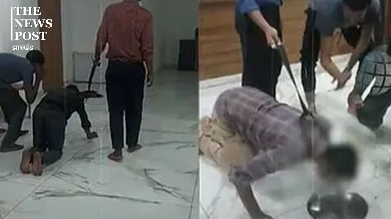 ‘गले में जंजीर बांधा, घुटने के बल चलवाया, फर्श पर गिरे सिक्के चटवाए...’ कंपनी में टारगेट पूरा नहीं होने पर कर्मचारियों के साथ कुत्तों की तरह सुलूक, वीडियो वायरल