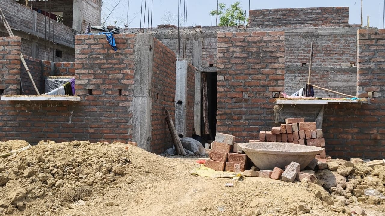 अबुआ आवास के नाम पर राजमहल में चल रहा लूट का खेल, सरकारी सिस्टम की रखवाली करने वाले अयोग्य लोगों को दिला रहे लाभ