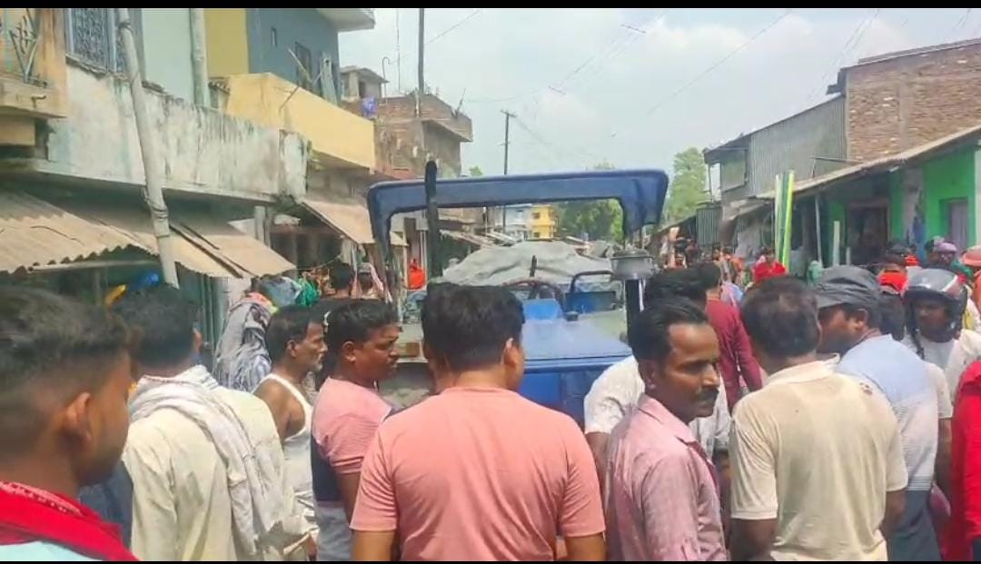 साहिबगंज-राजमहल मुख्य सड़क पर तेज रफ्तार का कहर, तेज रफ्तार ट्रैक्टर ने बाइक सवार को रौंदा, एक की मौत, एक घायल