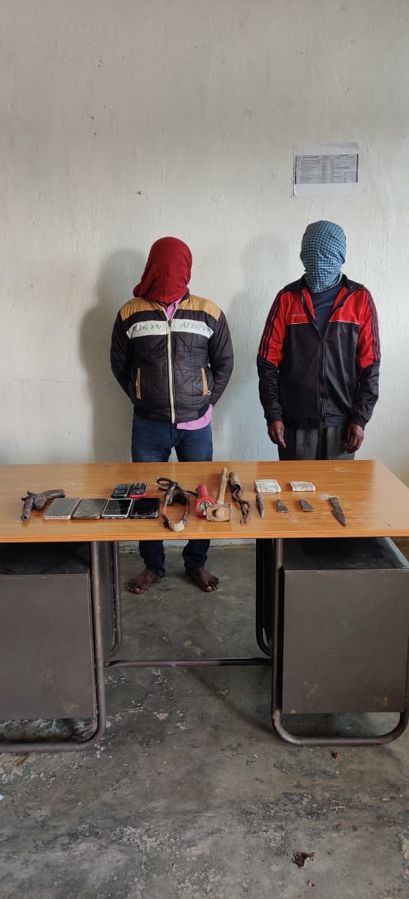 ट्रक चालक से मोबाइल और नगदी की लूट , भाग रहे अपराधियों  को पुलिस ने दबोचा