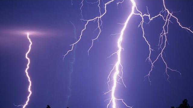 Breaking: कोडरमा में स्कूल पर ठनका गिरने से आठ बच्चे घायल, दो की हालत गंभीर 