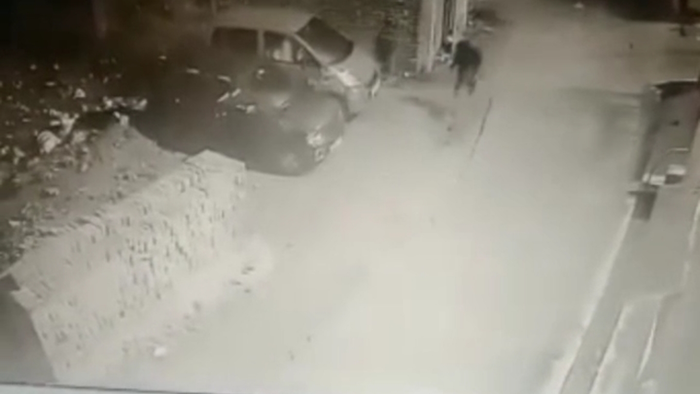 मोबाइल छिनतई की घटना सीसीटीवी में कैद , वारदात के बाद इलाके के लोग सकते में