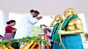 सिद्धो कान्हू जयंती पर सीएम हेमंत सोरेन ने प्रतिमा पर किया माल्यार्पण, कई योजनाओं की दी सौगात