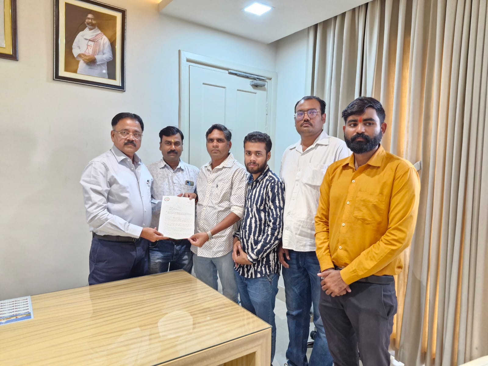 अबुआ अधिकार मंच ने मंत्री सुदिव्य कुमार से की मांग,  रांची के किसी प्रमुख स्थल पर बिनोद बिहारी महतो की प्रतिमा की जाए स्थापित