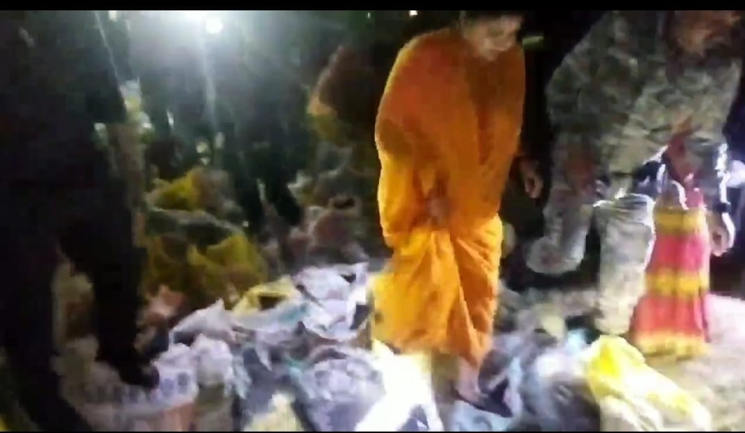 आखिर कैसे रुकेगा कोयले का यह काला खेल, आधी रात को झरिया विधायक रागनि सिंह ने किया रेड तो क्यों मच गया हंगामा