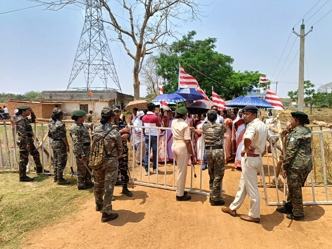सिरमटोली फ्लाईओवर रैंप विवाद: रांची में फिर हुआ हंगामा, मंत्री और विधायक आवास का घेराव करने पहुंचे आदिवासी संगठन