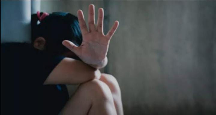 बेटी ने मां के अफेयर का किया खुलासा तो मां ने खौफनाक तरीके से लिया बदला, लोगों ने कहा घोर कलयुग है