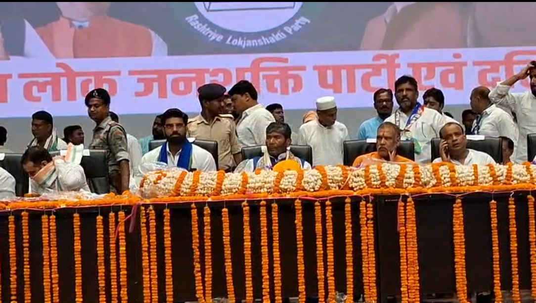 विधानसभा चुनाव से पहले ही एनडीए में फूट, पशुपति पारस ने 243 सीटों पर अकेले चुनाव लड़ने का किया ऐलान