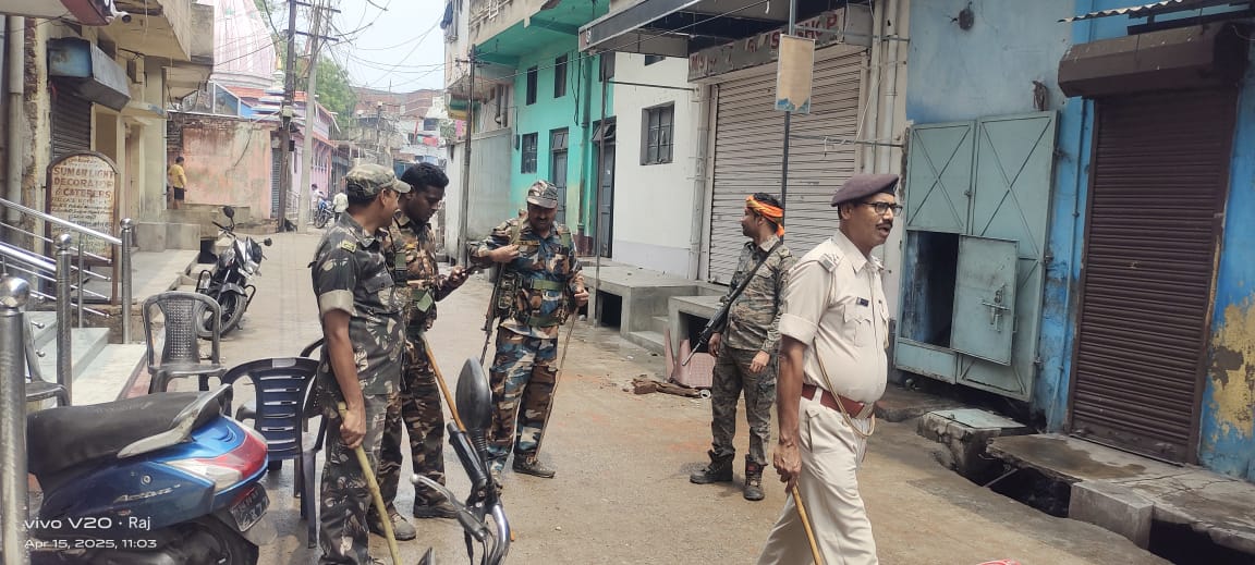 Breaking :धनबाद की झरिया में हुई पत्थरबाजी की घटना, पुलिस ने स्थिति पर किया नियंत्रण