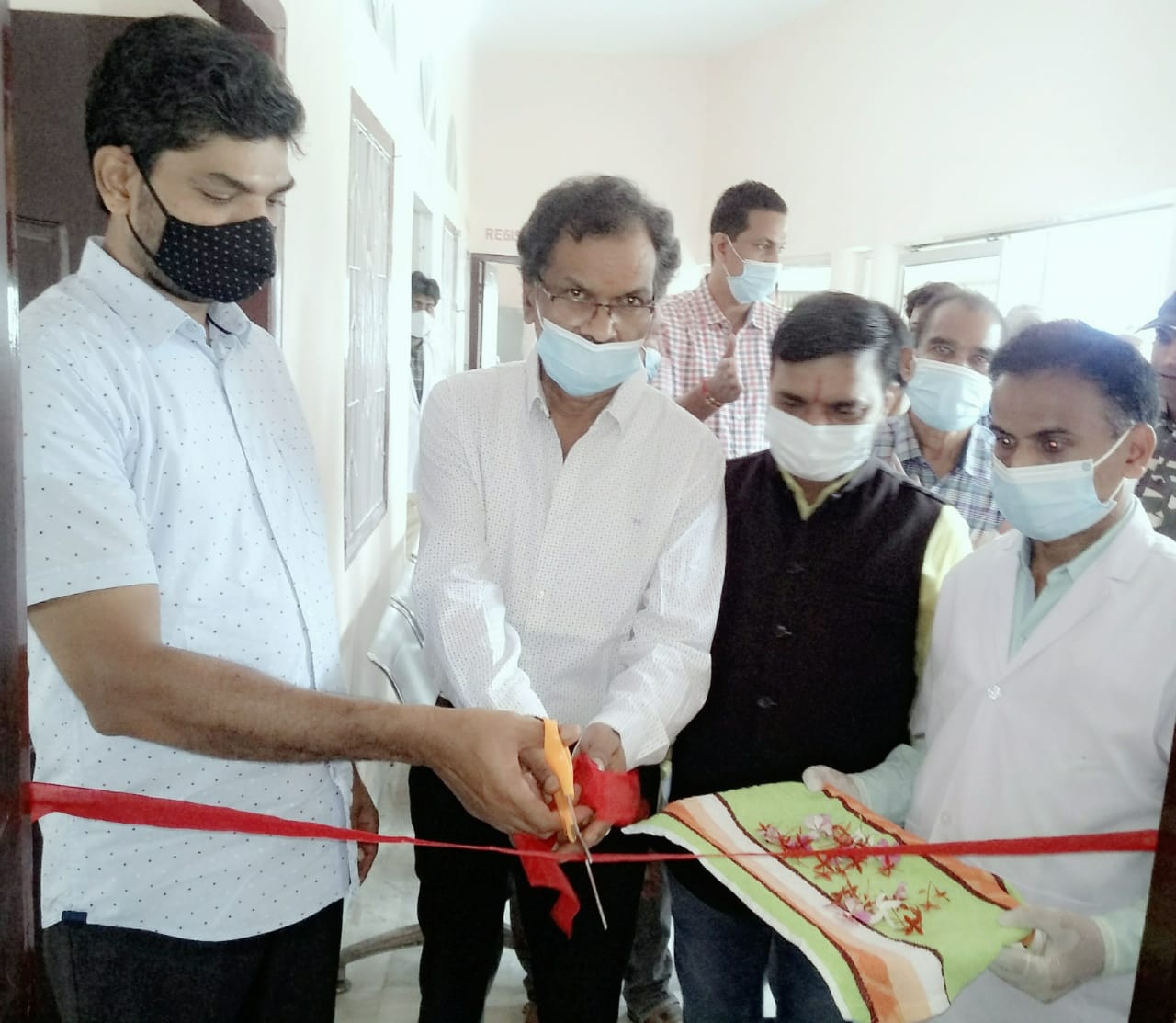 ब्लड बैंक में रक्त की कमी को दूर करने हेतु जिला प्रशासन और रेडक्रास सोसाइटी के संयुक्त तत्वाधान में मेगा रक्तदान शिविर आयोजि