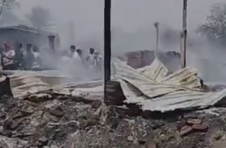 भीषण आग में 4 बच्चे जिंदा जले, 50 से अधिक घर जल कर खाक, जानिए जहां हुई घटना