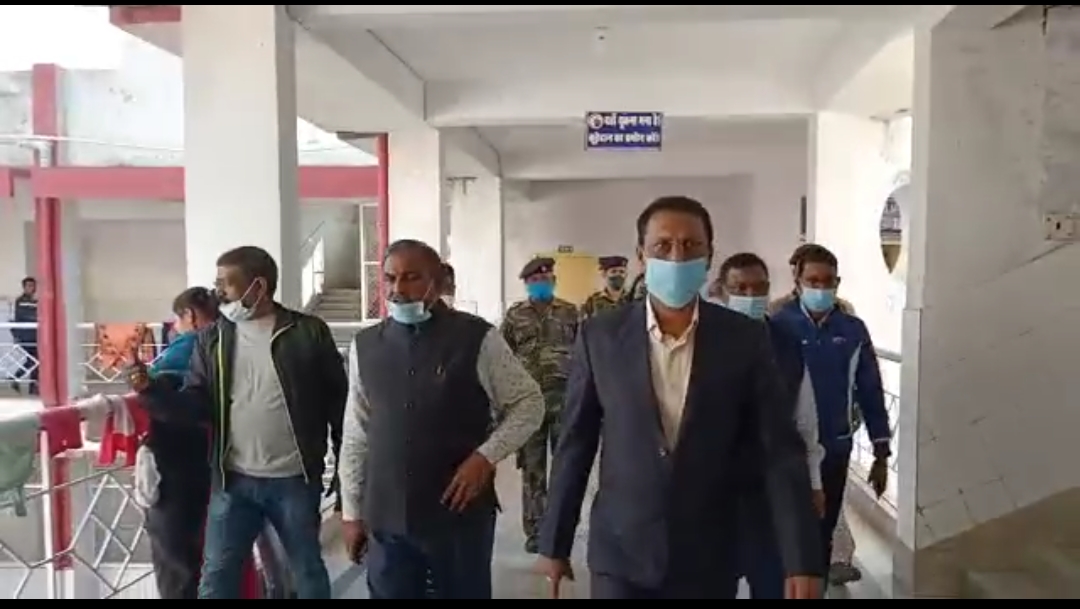 सरकार और जनप्रतिनिधियों की उपेक्षा से आजादी के 75 साल बाद भी स्वास्थ्य सुविधाओं से वंचित हैं गुमला के आदिवासी