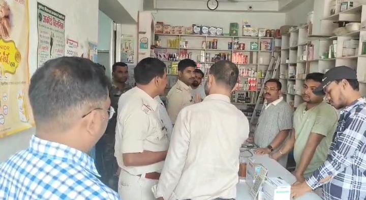 साहिबगंज के उधवा में गैर कानूनी ढंग से संचालित क्लिनिक पर बड़ी कार्रवाई, स्वास्थ्य विभाग ने छापेमारी में किया बड़ा खुलासा