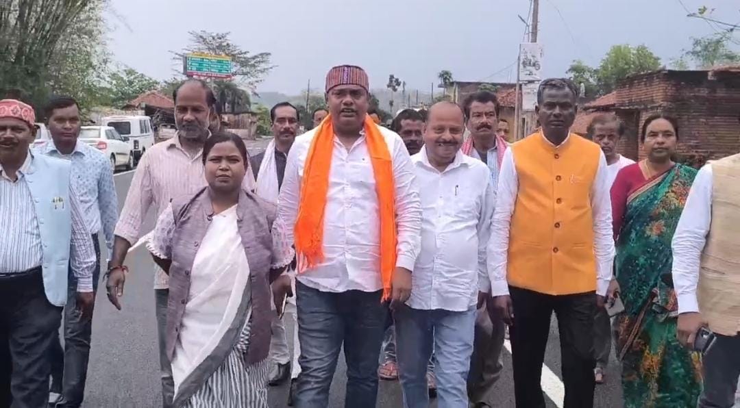 दुमका के मसलिया थाना क्षेत्र में किशोरी का शव बरामदगी मामला: भाजपा प्रतिनिधि मंडल ने पीड़ित परिवार से मिलकर दिया भरोसा