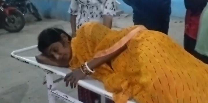 जश्न बना जानलेवा! शादी में हर्ष फायरिंग कर रहा था पार्षद का भाई, तभी महिला के कमर में जा लगी गोली, पढ़ें फिर क्या हुआ