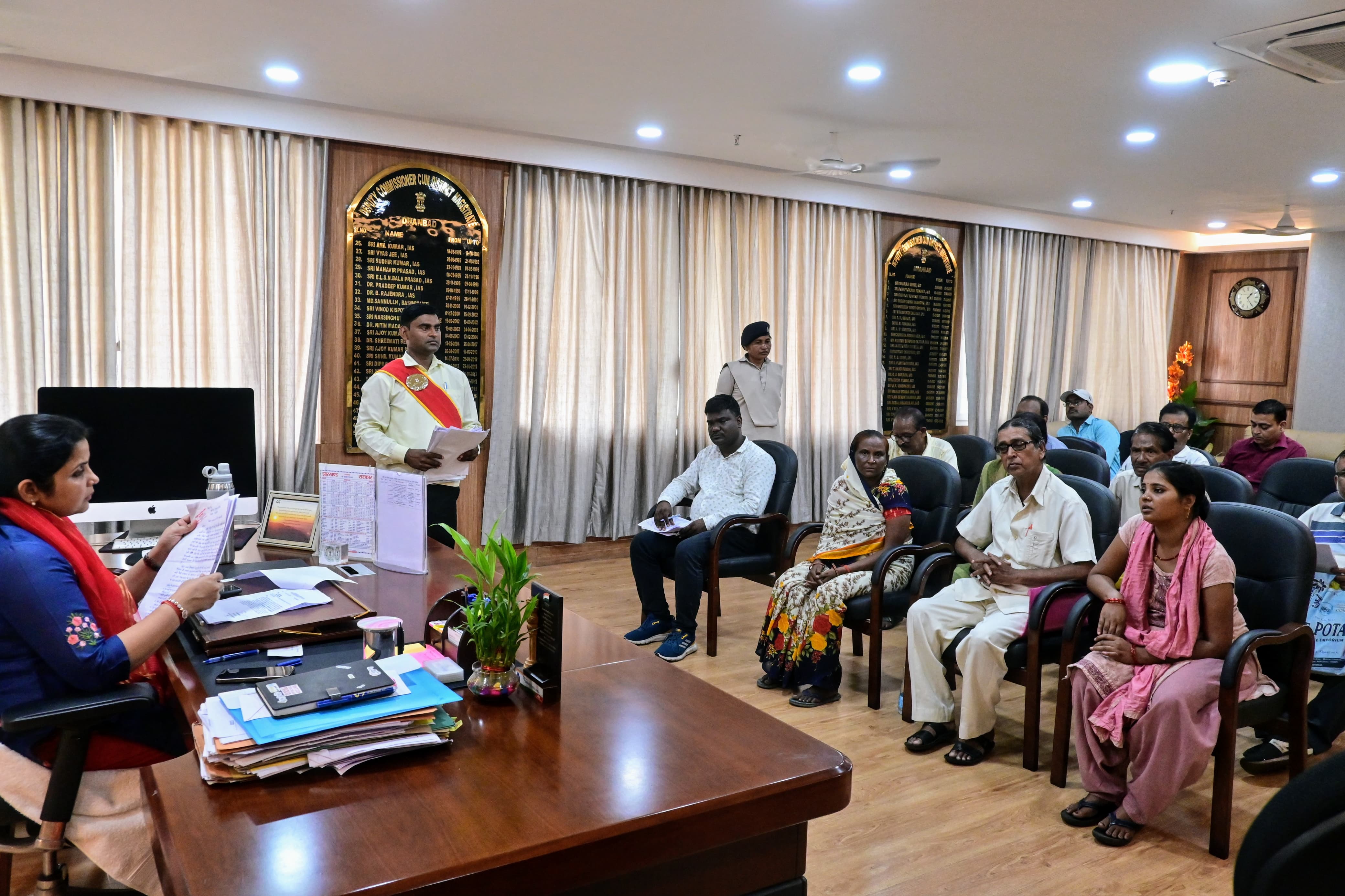 धनबाद के इस शिक्षक की पढ़िए करतूत, कैसे ठगी के लिए अपने छात्रों को ही बनाया मोहरा, फिर क्या हुआ