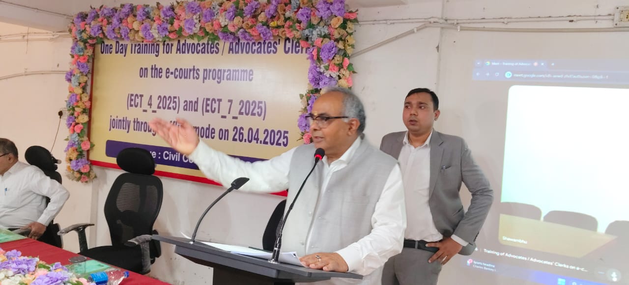 अब घर बैठे कर सकेंगे केस फाइलिंग और जान सकेंगे मुकदमों की स्थिति,अधिवक्ता व लिपिकों को दी गई  ट्रेनिंग