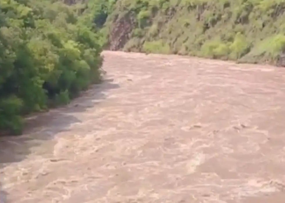 झेलम नदी के पानी ने पाकिस्तान में मचाई तबाही, पीओके में आई बाढ़ से मची अफरा -तफरी 